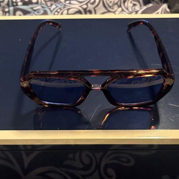 Tortoise Shell Sunglasses - Picture 1 of 4